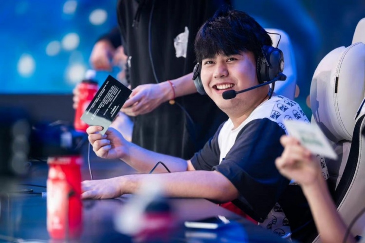 将在比赛中 将在比赛中